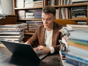 Perpustakaan Lengkap Tanpa Membawa Buku Berat