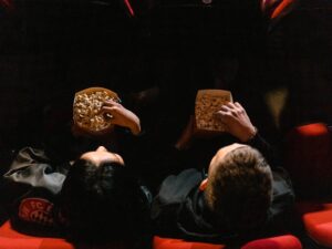 Kursi Bioskop Berwarna Merah